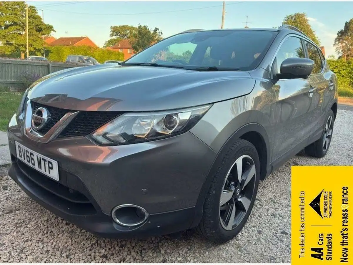 2016-nissan-qashqai-12-dig-t-n-connecta-xtronic-cvt-big-1