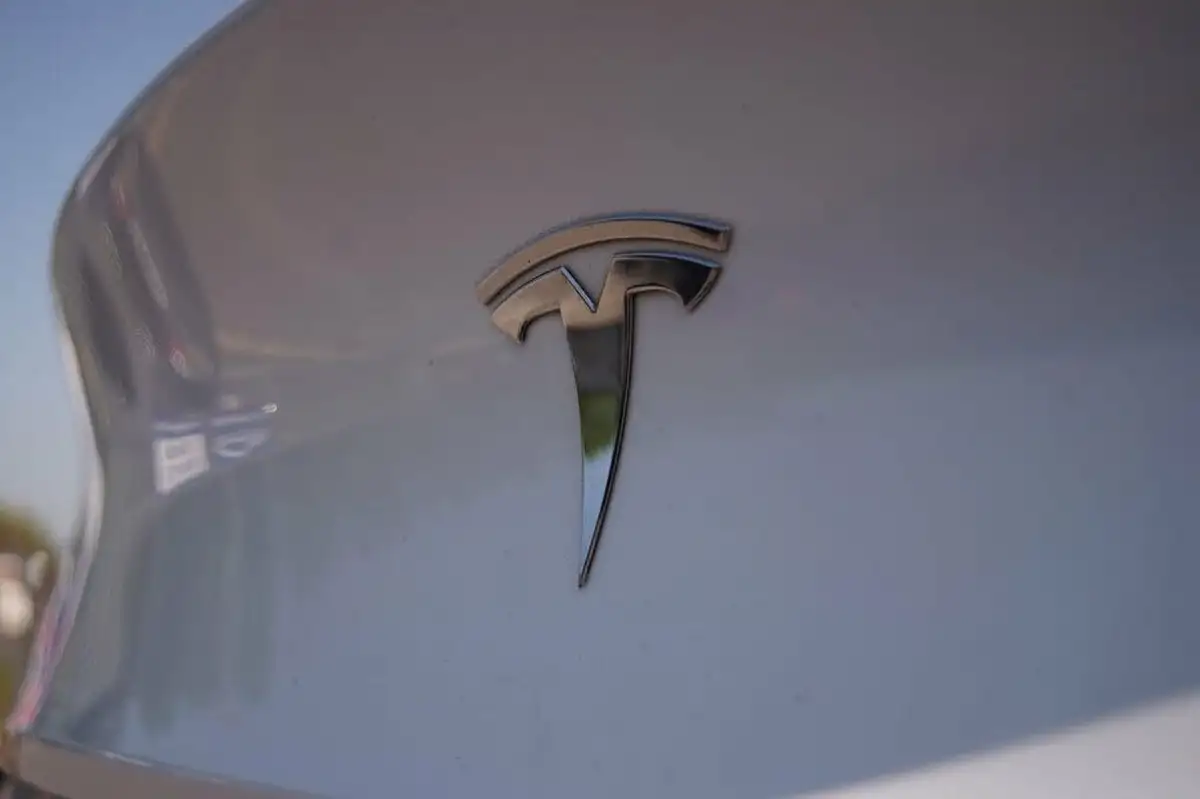 2022-tesla-model-y-e-long-range-big-40