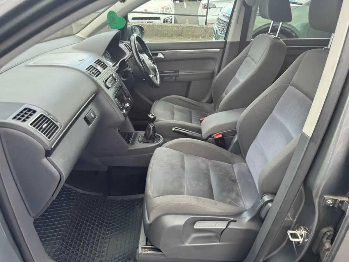 2011-volkswagen-touran-20td-sport-140ps-7st-big-11