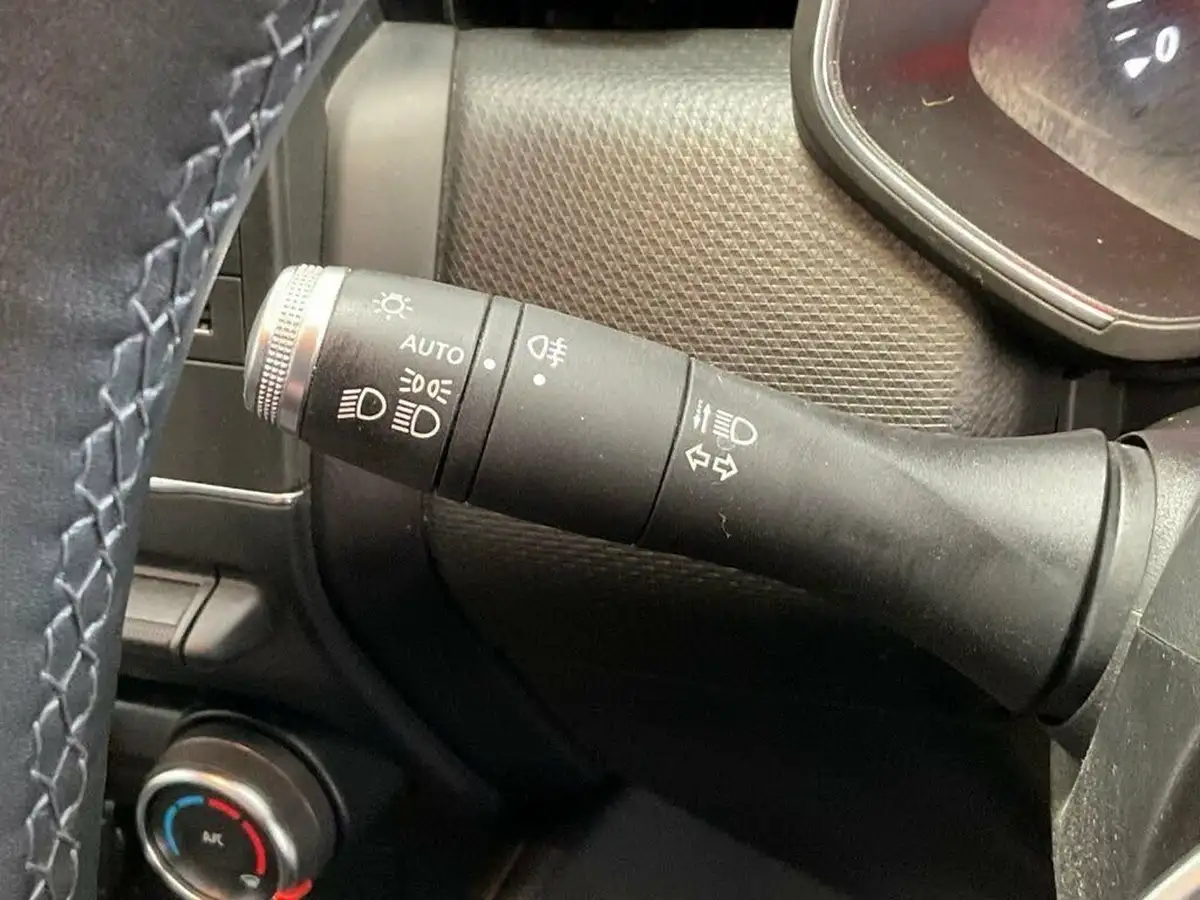 2020-renault-clio-10-sce-play-75bhp-big-37