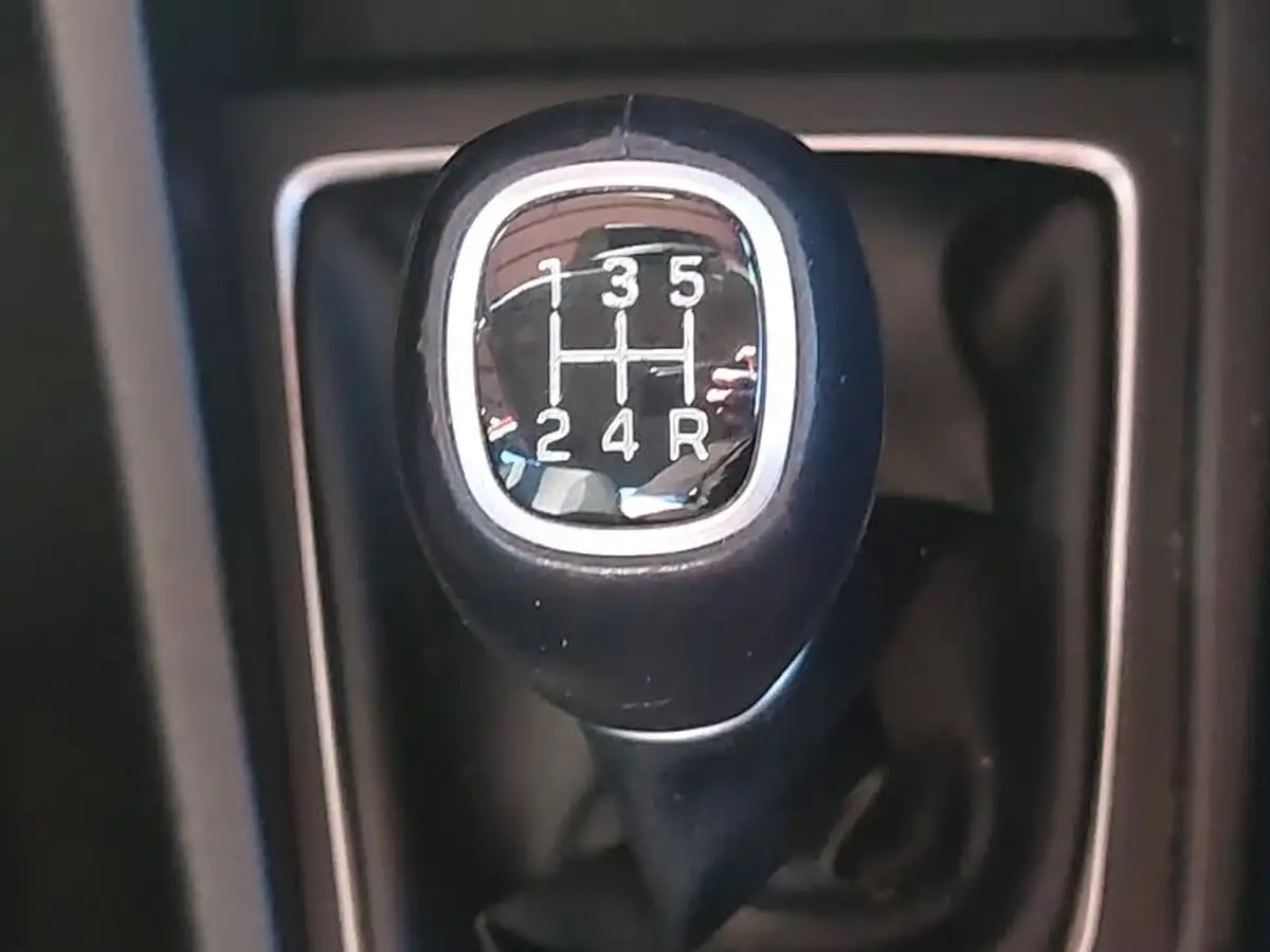 2018-hyundai-i20-12-se-mpi-isg-hatchback-5d-big-13