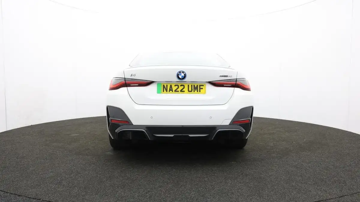 2022-bmw-i4-e-edrive40-m-sport-big-57