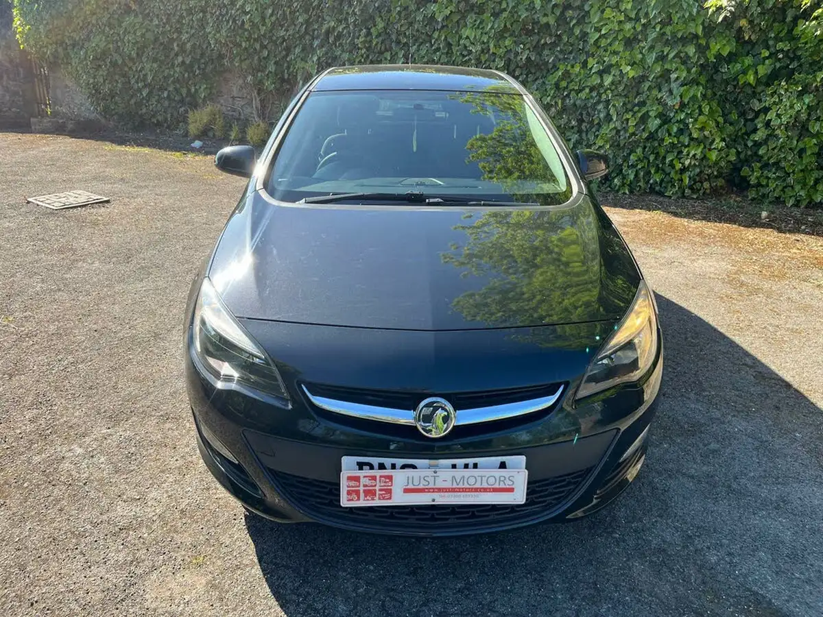 2014-vauxhall-astra-16-design-hatchback-big-48