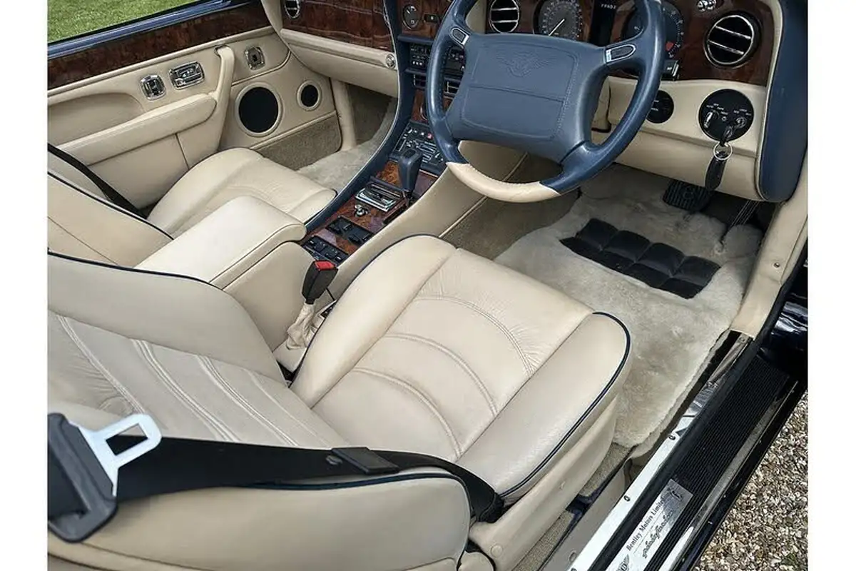 1997-bentley-azure-68-big-5