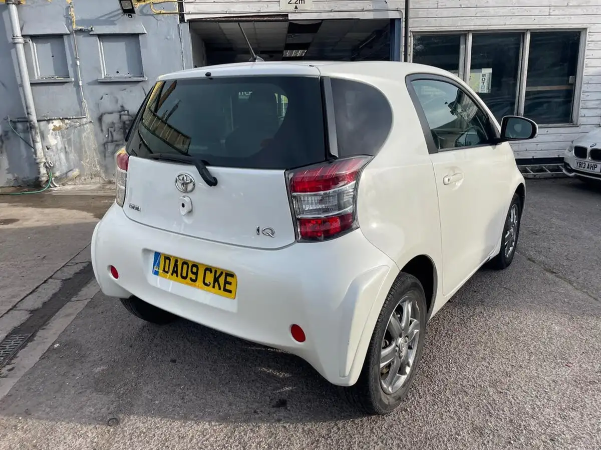 2009-toyota-iq-10-2-big-13