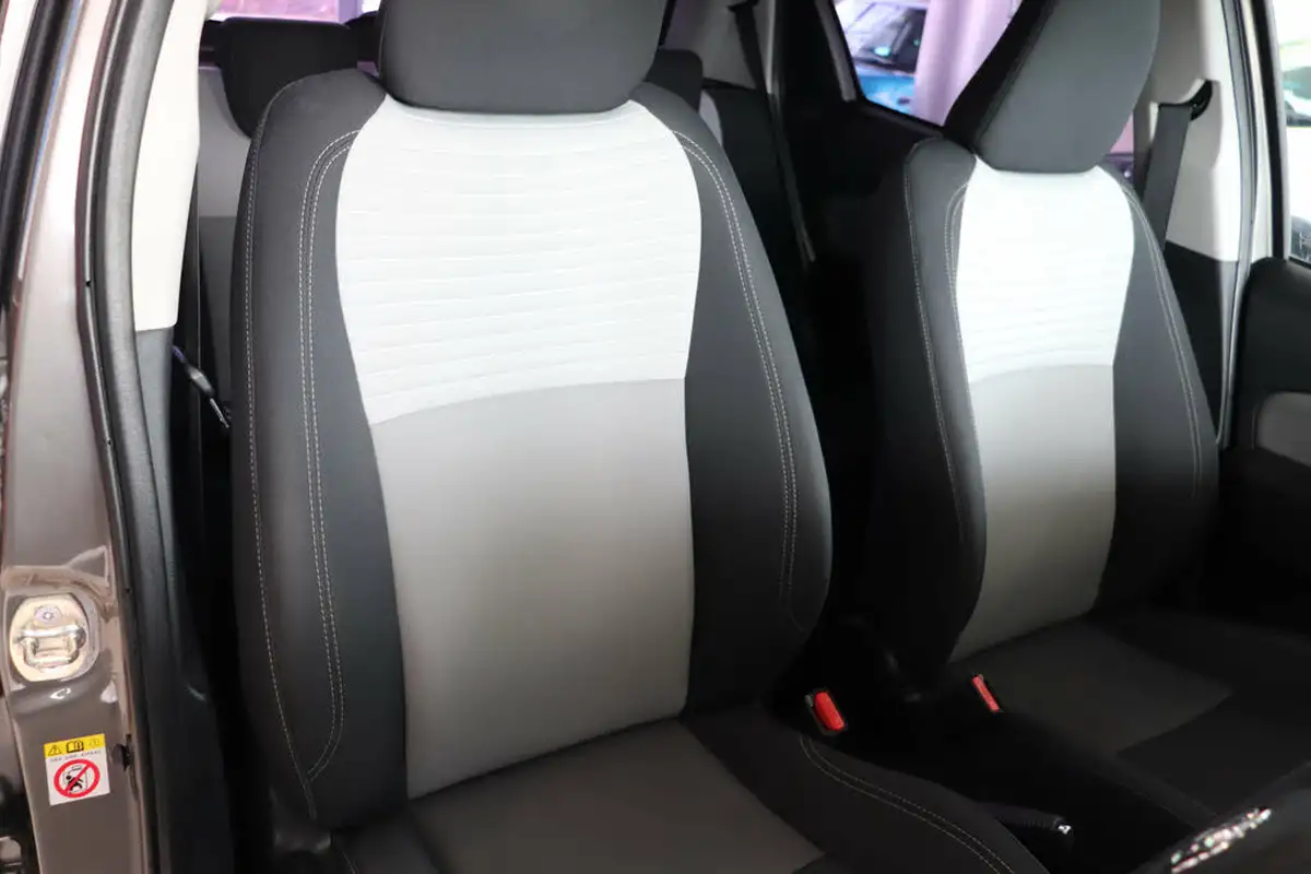 2017-toyota-yaris-15-vvt-i-icon-tech-98bhp-hybrid-1497cc-e-cvt-big-22