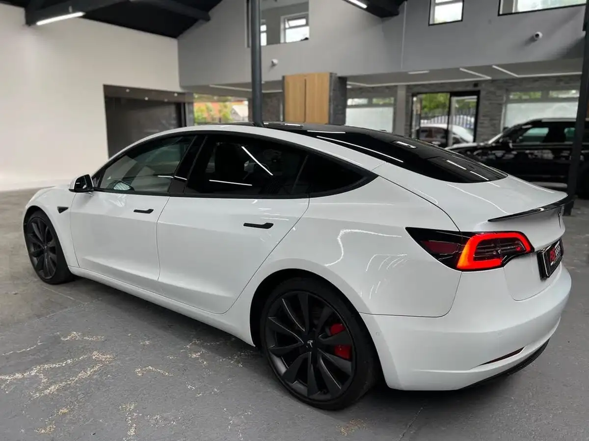 2020-tesla-model-3-e-performance-big-10