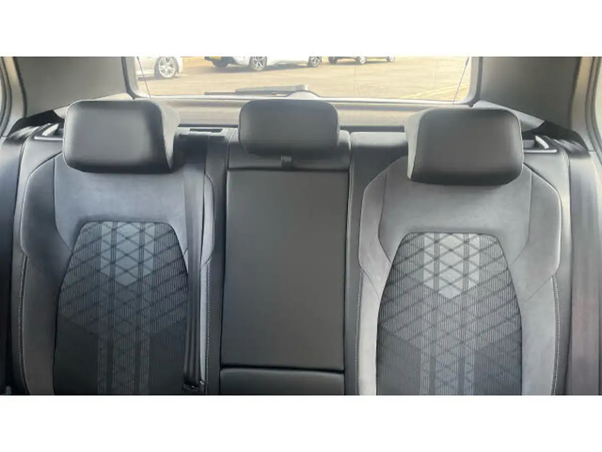 2023-volkswagen-golf-15-etsi-r-line-hatchback-big-14
