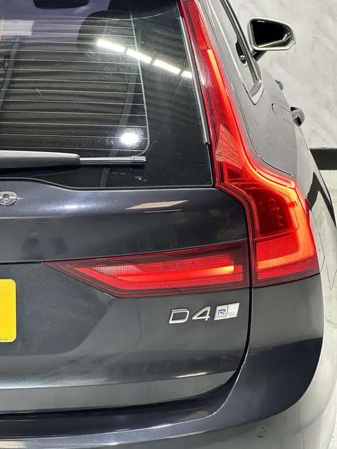 2018-volvo-v90-20td-d4-r-design-big-43