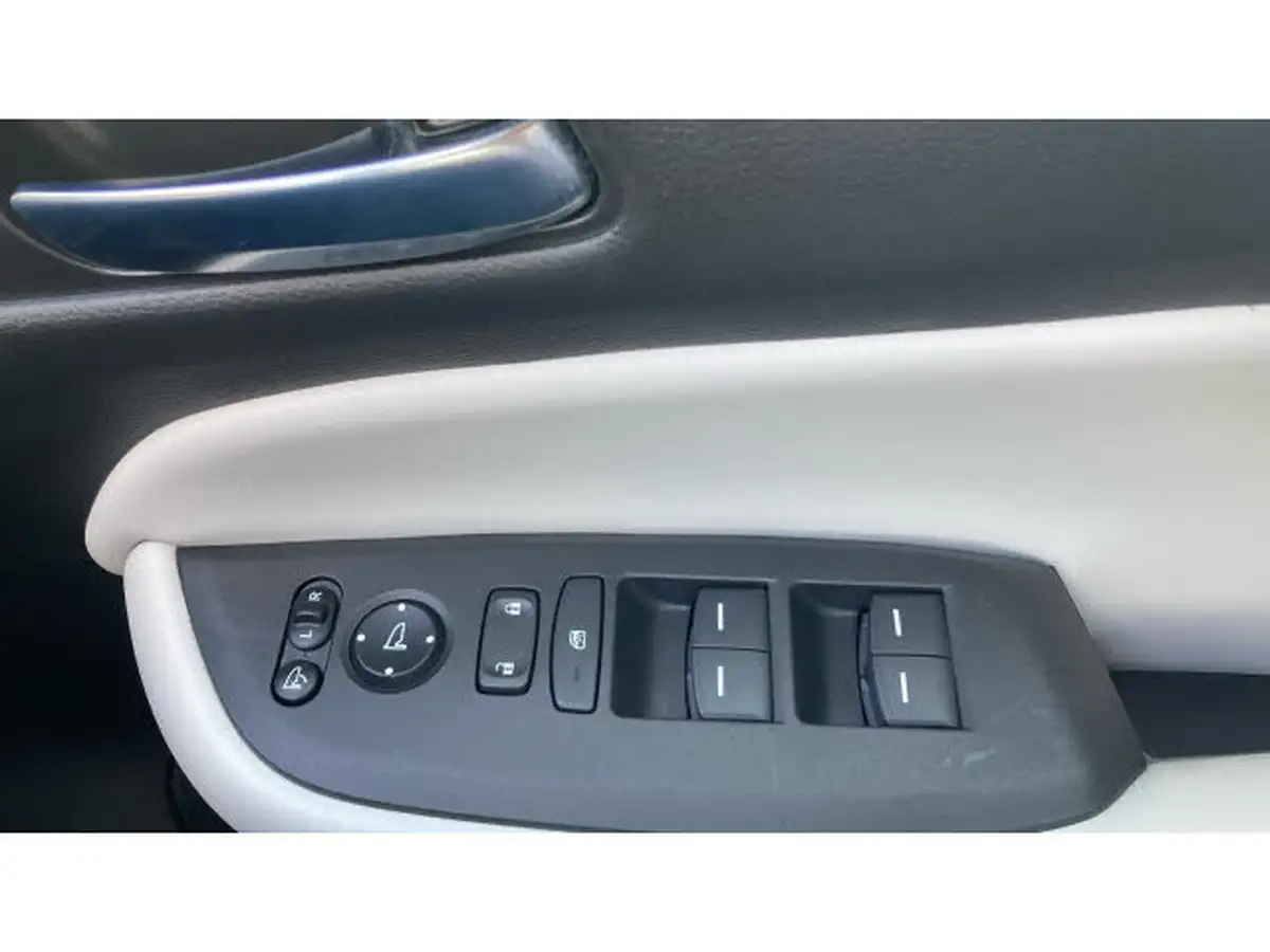 2022-honda-jazz-15-i-mmd-ex-107ps-big-17