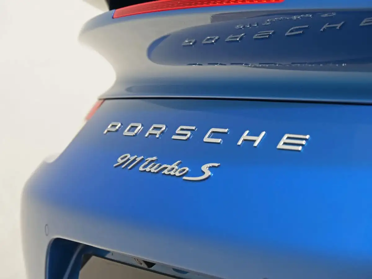 2015-porsche-911-38-turbo-s-coupe-big-26