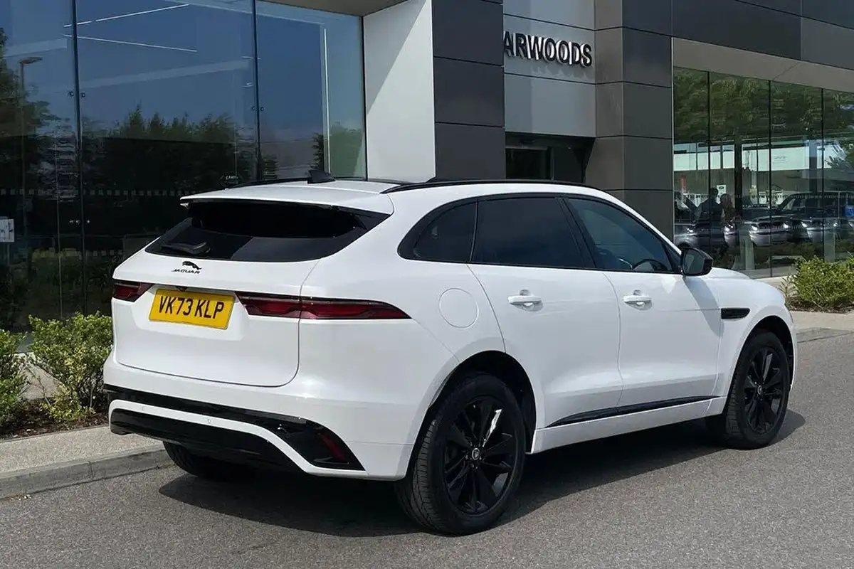2023-jaguar-f-pace-20-d200-r-dynamic-se-black-big-10
