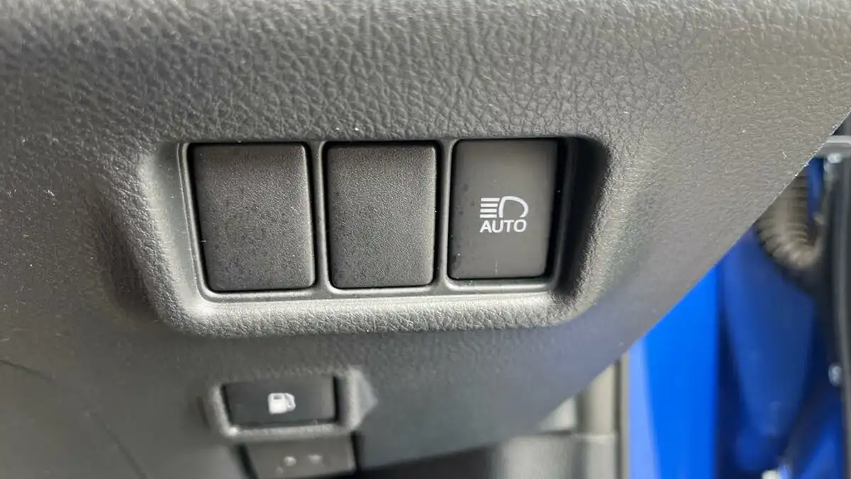 2022-toyota-c-hr-18-vvt-i-gr-sport-big-20