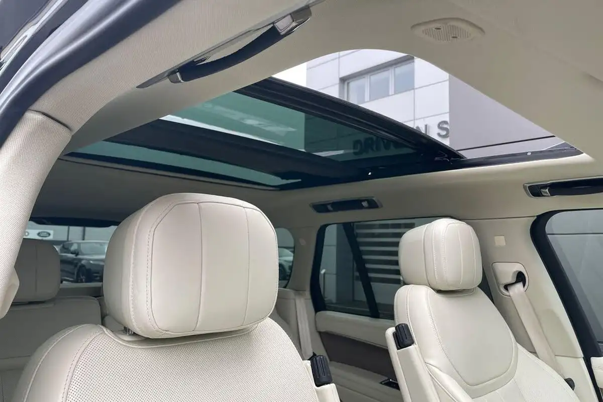 2023-land-rover-range-rover-30-p440e-se-big-13