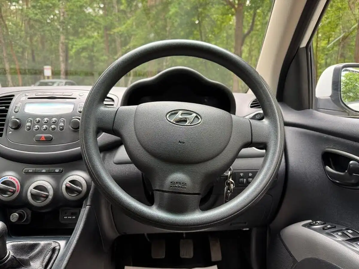 2012-hyundai-i10-12-active-big-25