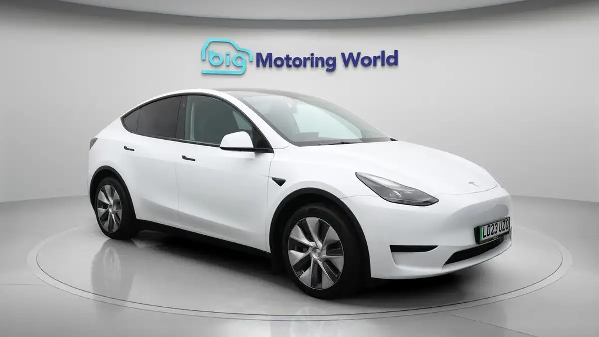 2023-tesla-model-y-e-rwd-big-1
