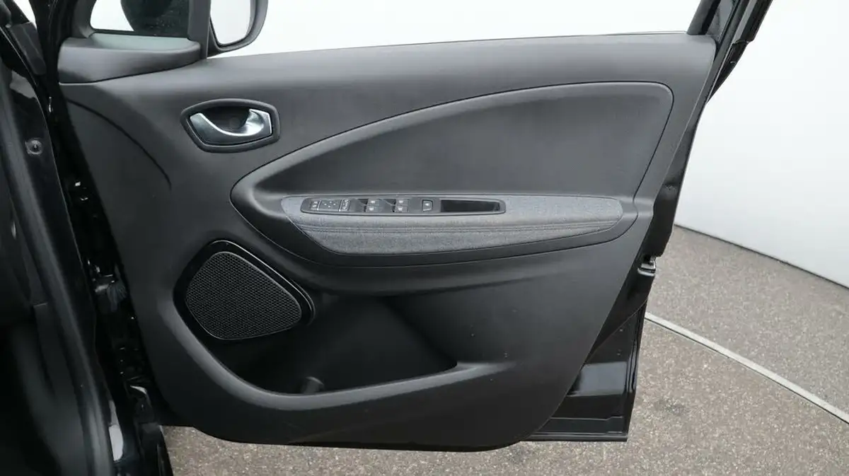 2021-renault-zoe-e-gt-line-big-15