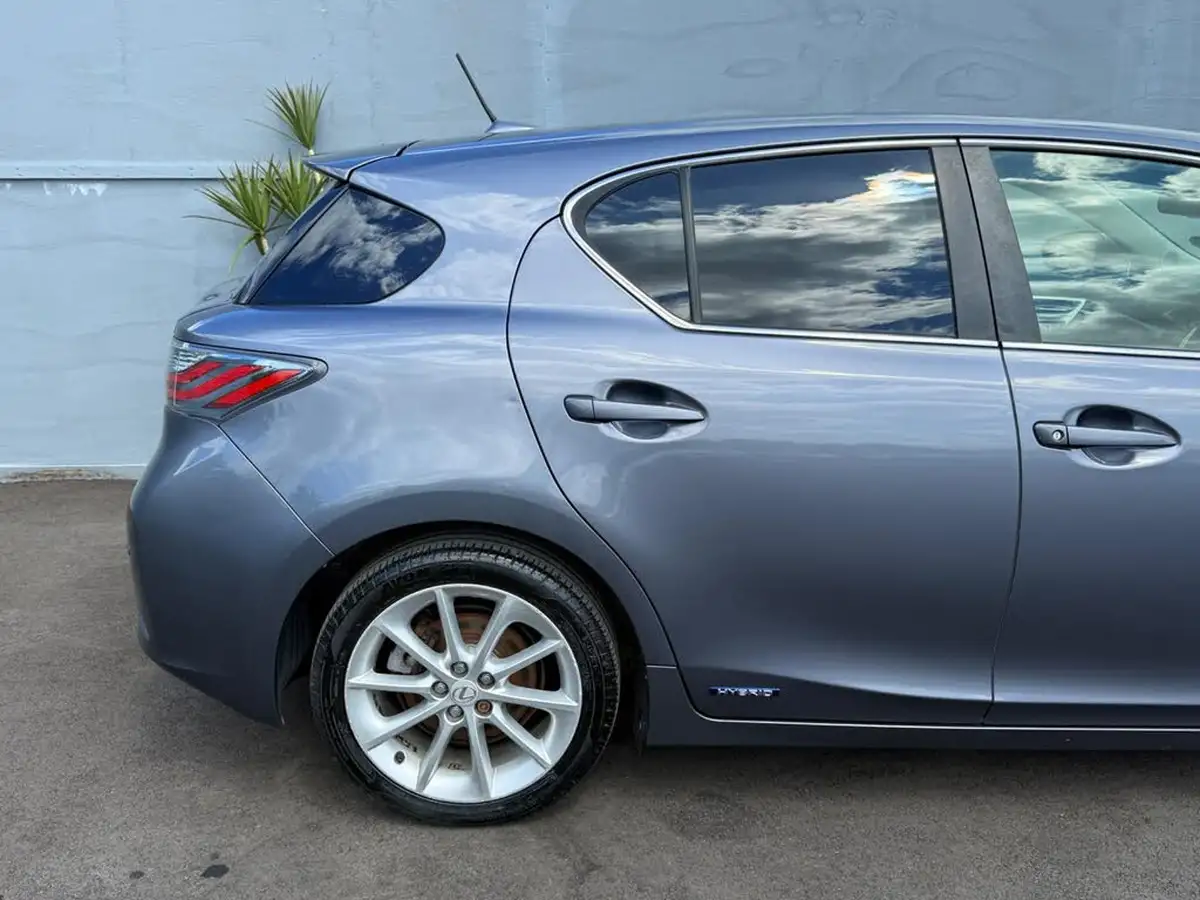2013-lexus-ct-200h-18-premier-big-33