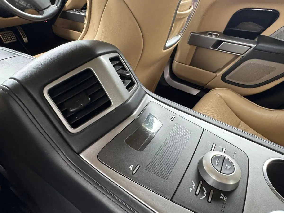 2011-aston-martin-rapide-s-v12-60-big-23