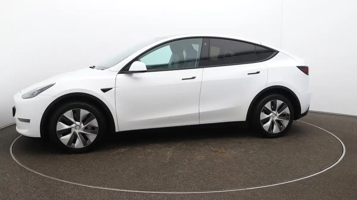 2022-tesla-model-y-e-long-range-big-58