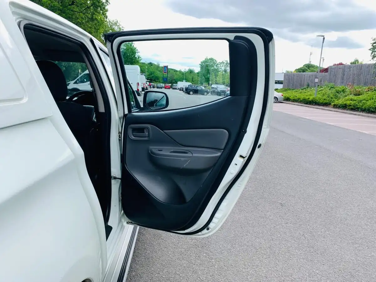 2019-mitsubishi-l200-24di-d-4life-eu6b-double-pickup-big-30