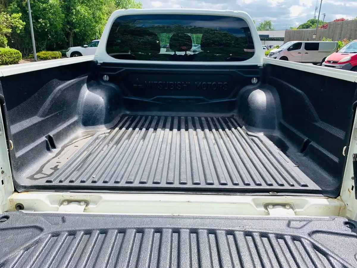 2019-mitsubishi-l200-24di-d-barbarian-eu6-big-39