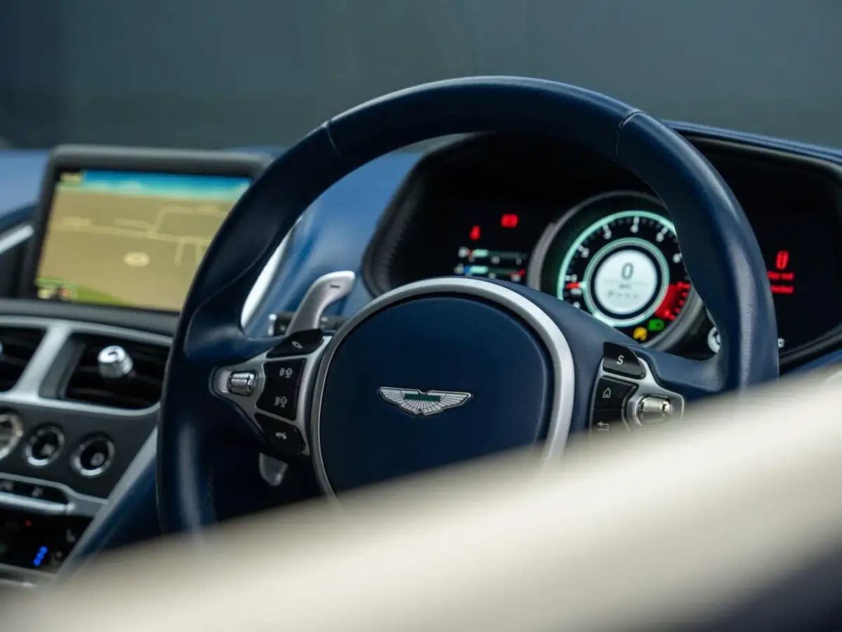 2016-aston-martin-db11-52-v12-big-38