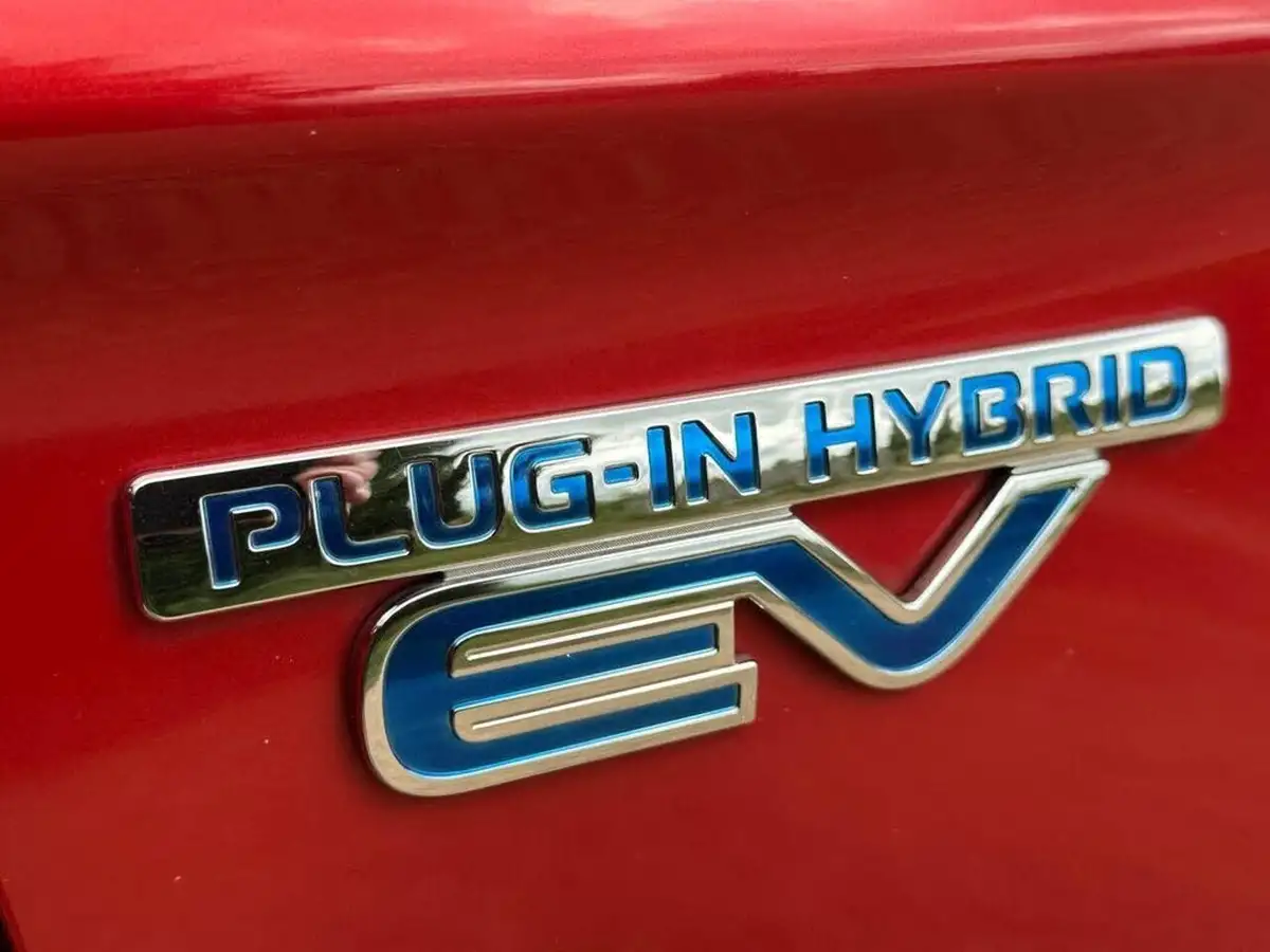 2016-mitsubishi-outlander-20-gx4hs-phev-big-25