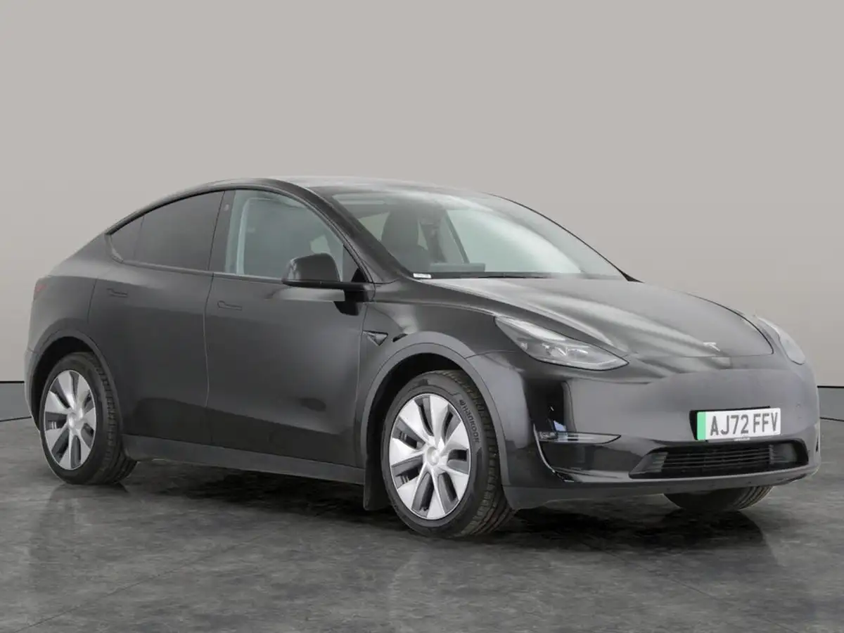 2022-tesla-model-y-e-long-range-big-10