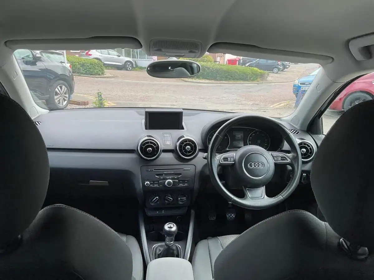 2011-audi-a1-14-sport-tfsi-hatchback-3d-big-21