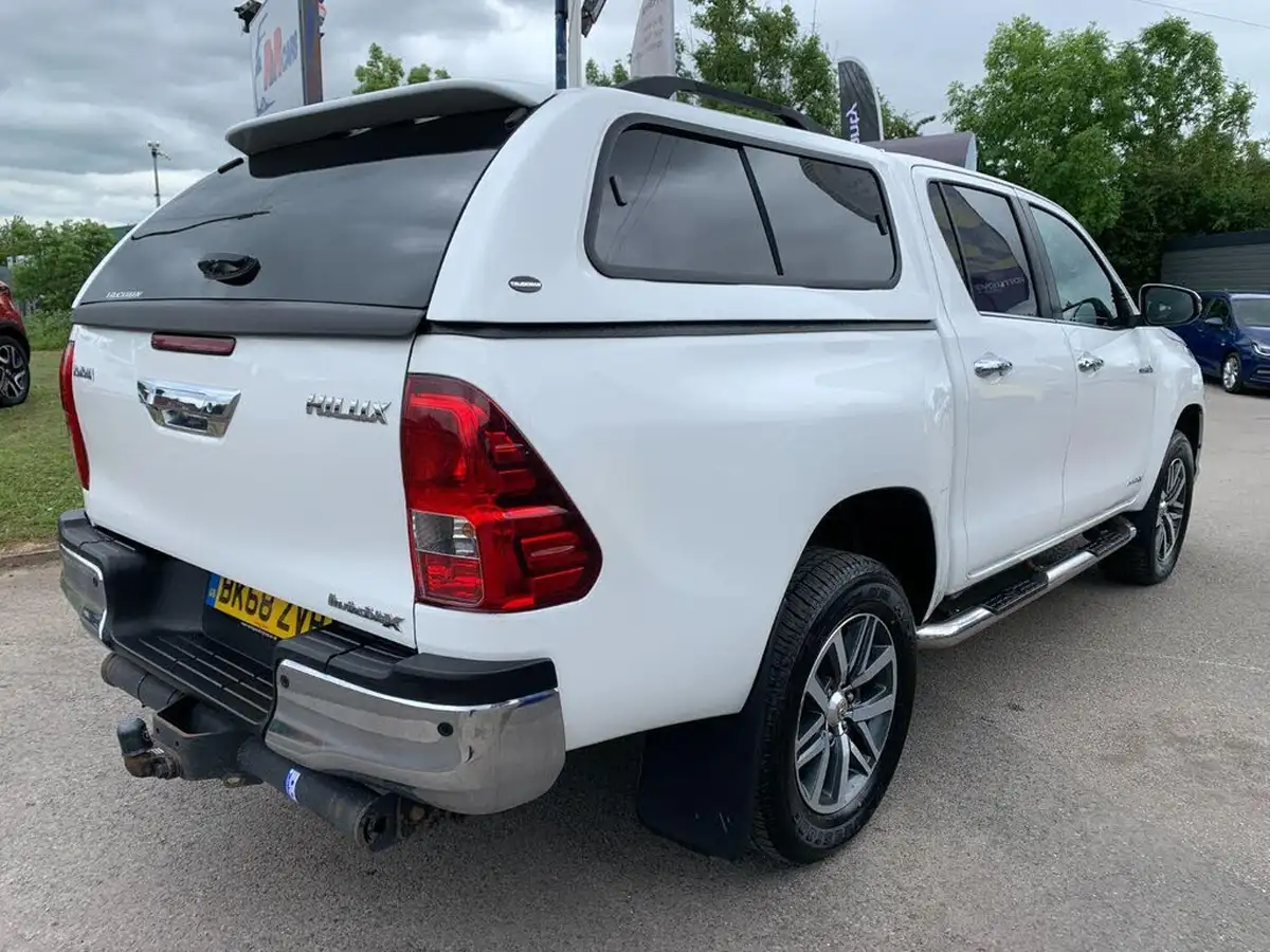 2018-toyota-hi-lux-24d-4d-invincible-at35-32t-auto-big-5
