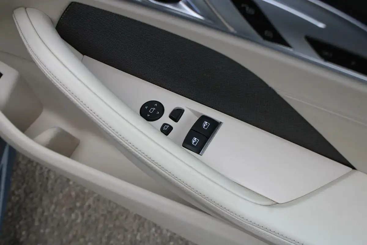 2018-bmw-8-series-30td-840d-xdrive-coupe-big-39