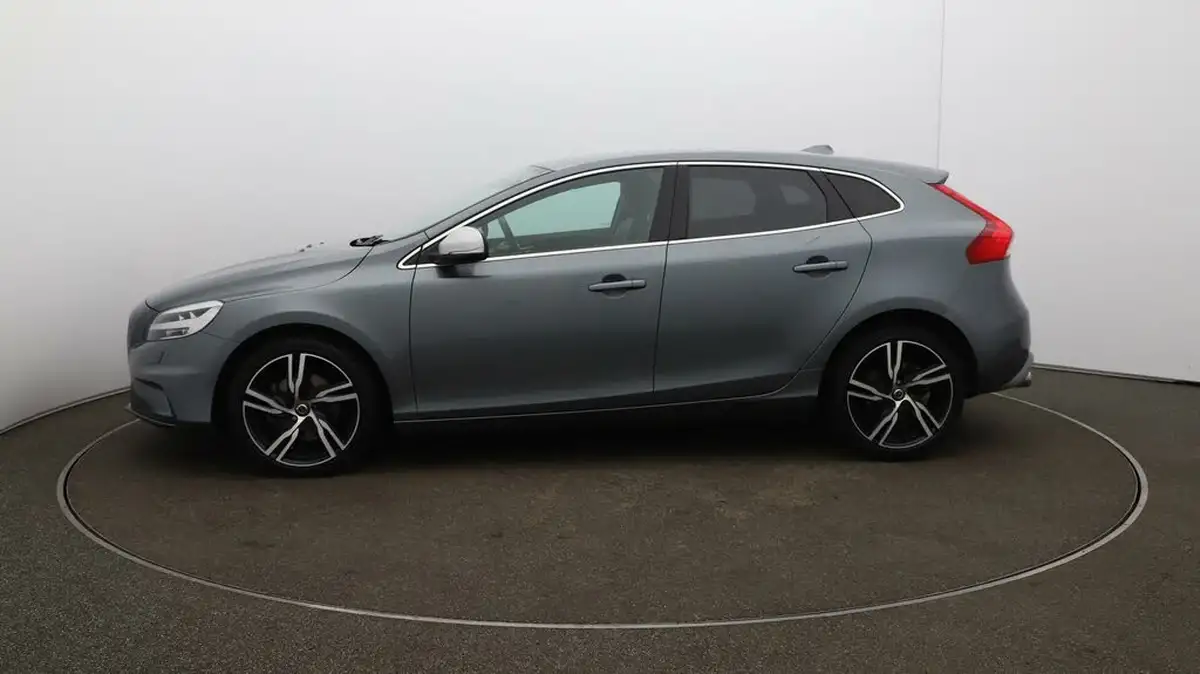 2019-volvo-v40-20-t2-r-design-edition-big-64