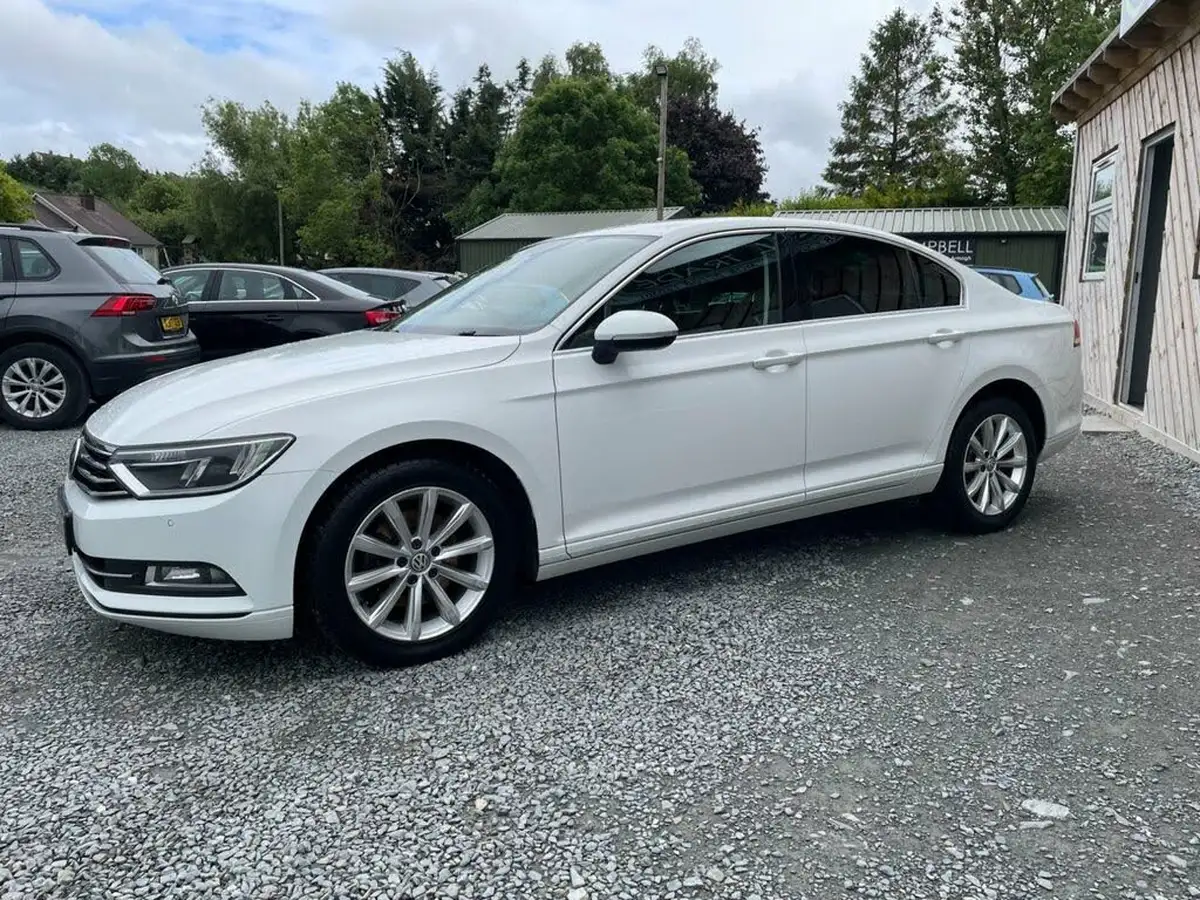 2016-volkswagen-passat-20tdi-se-business-saloon-4d-big-3