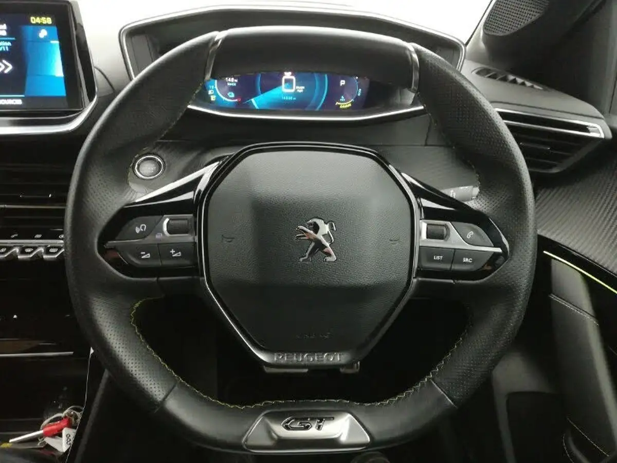 2021-peugeot-208-e-gt-premium-big-10