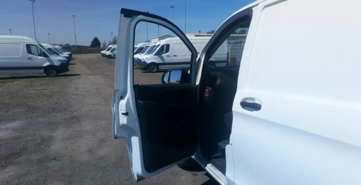 2021-mercedes-benz-vito-20cdi-116-progressive-l3-160bhpeu6dt-panel-big-23