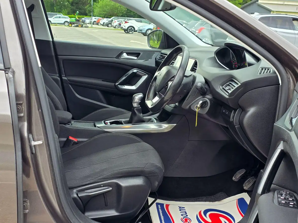 2014-peugeot-308-16hdi-active-big-20