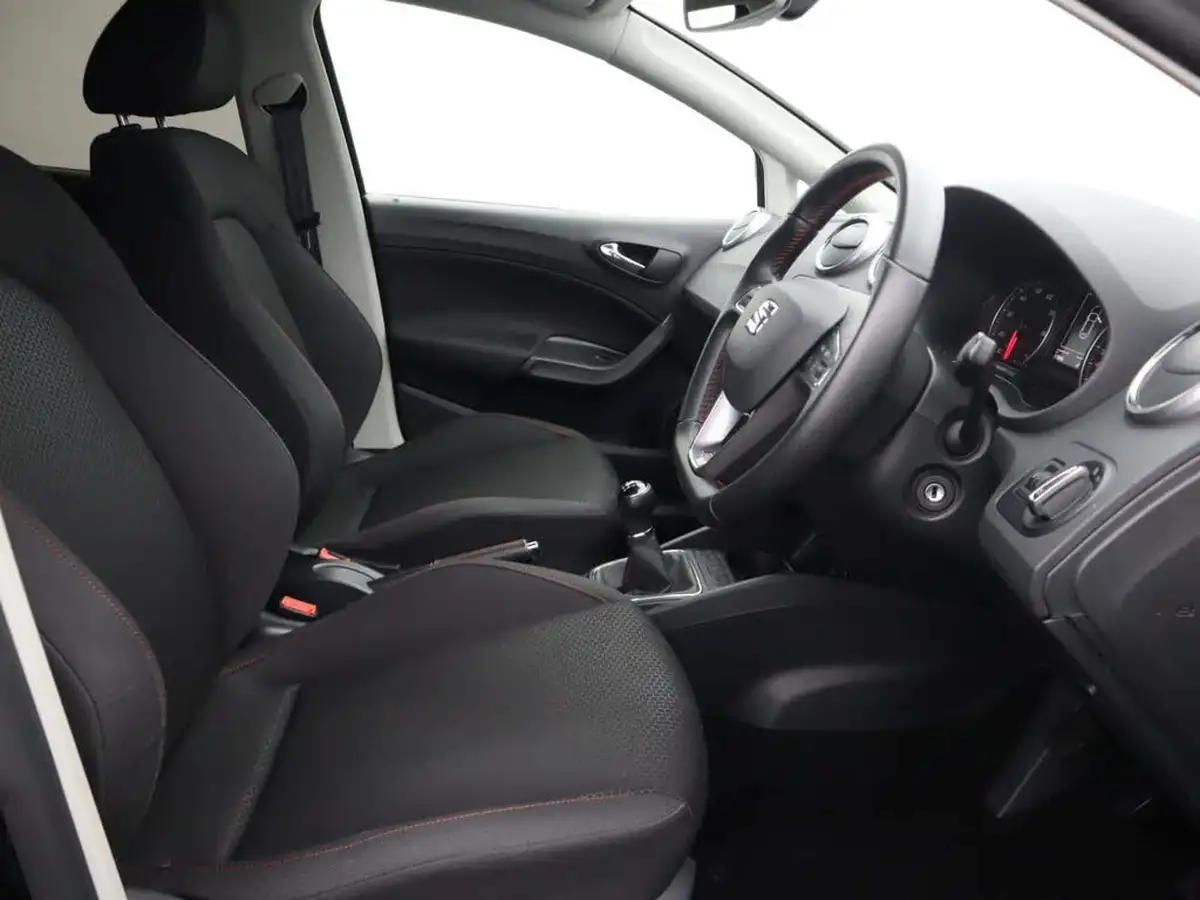 2017-seat-ibiza-14-ecotsi-fr-technology-hatchback-5d-big-38