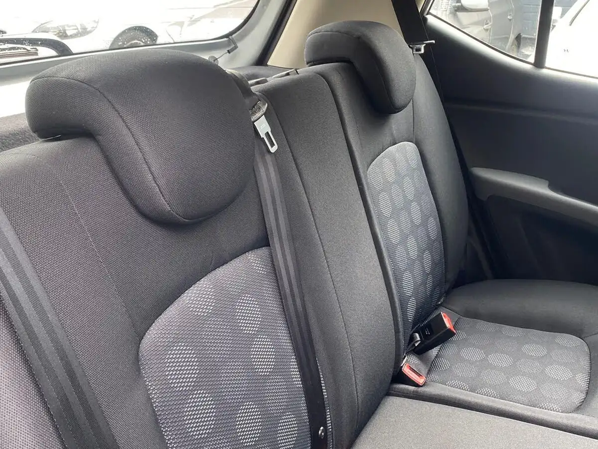 2009-hyundai-i10-12-comfort-76bhp-big-31