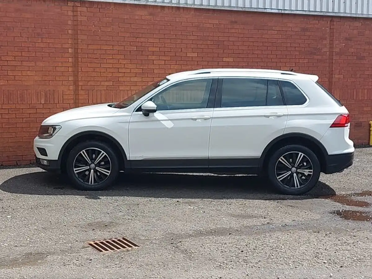2018-volkswagen-tiguan-20tdi-se-navigation-150ps-scr-4motion-dsg-big-3