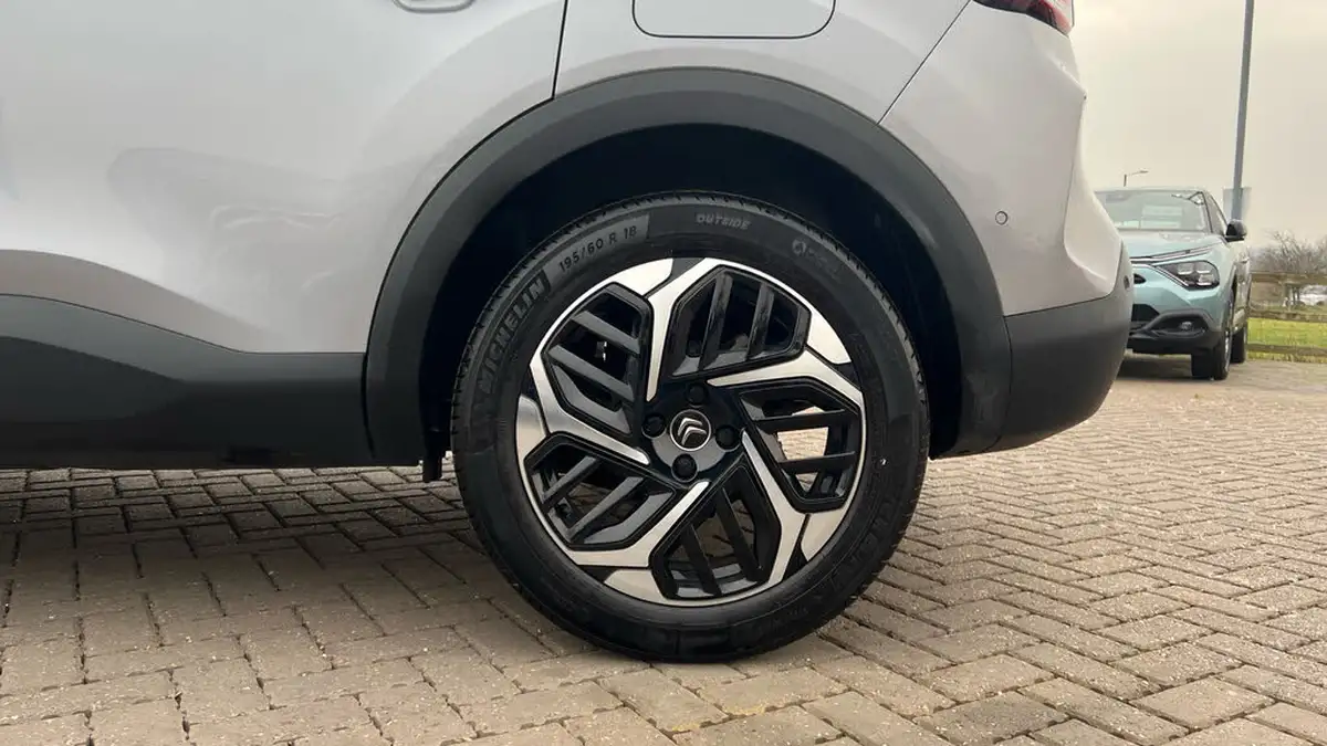 2022-citroen-c4-12-puretech-shine-130ps-big-15