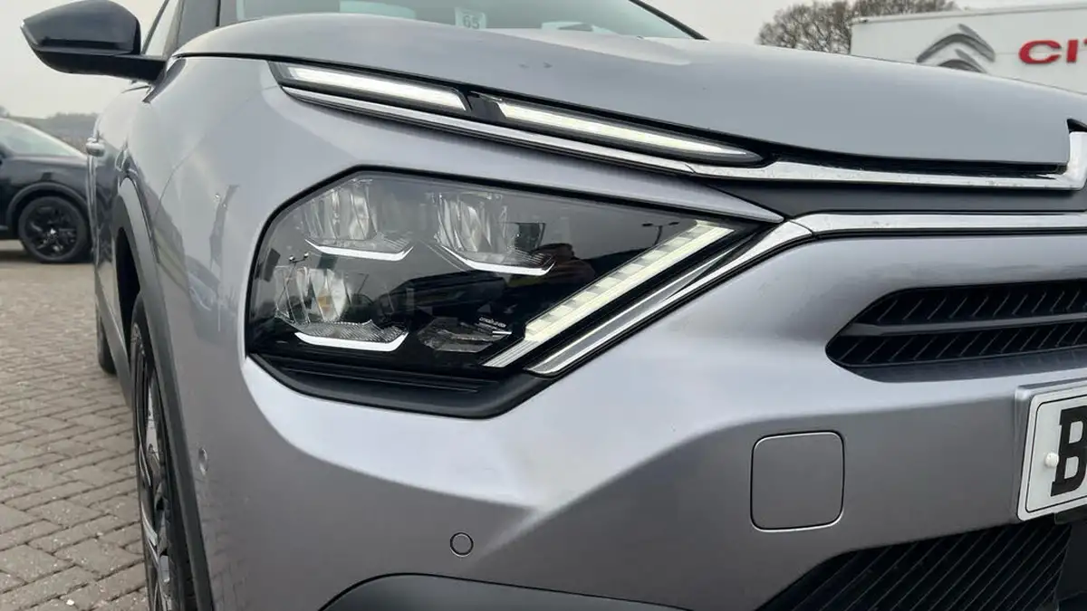 2022-citroen-c4-12-puretech-shine-130ps-big-43