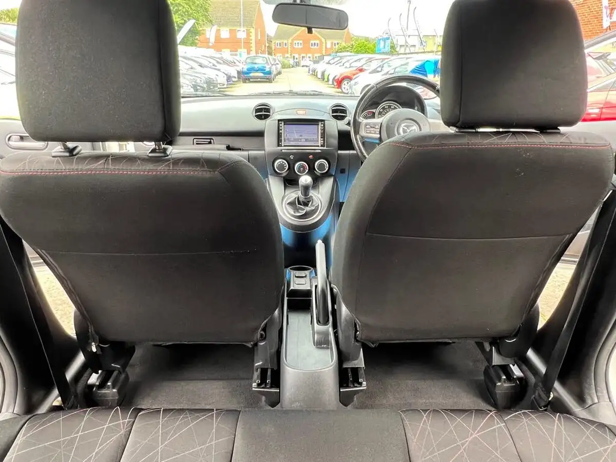 2013-mazda-mazda2-13-venture-big-50