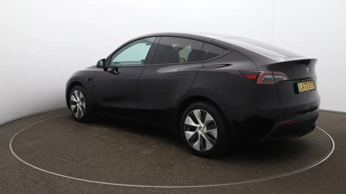 2022-tesla-model-y-e-rwd-big-62