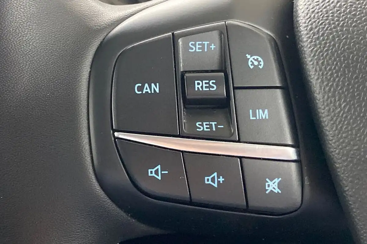 2023-ford-fiesta-10t-titanium-x-125ps-hybrid-mhev-big-31