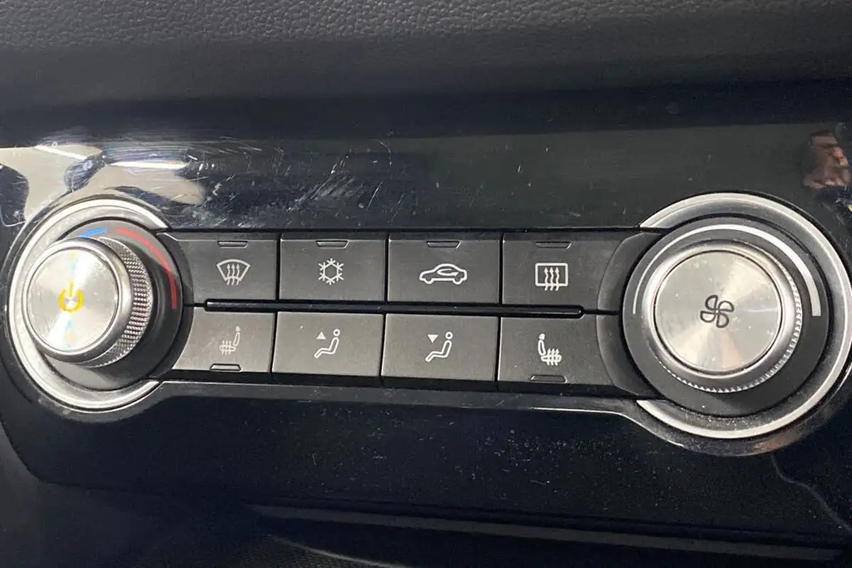 2021-mg-zs-suv-e-exclusive-ev-big-31