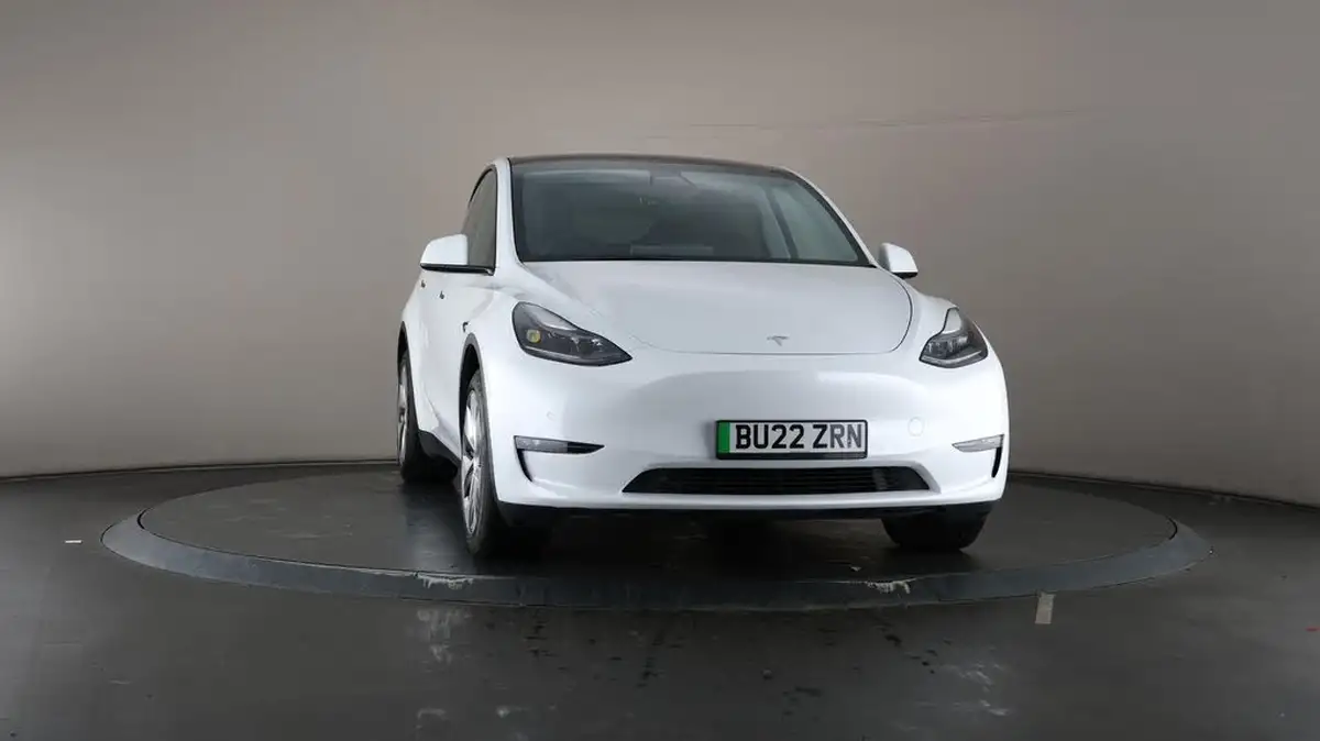 2022-tesla-model-y-e-long-range-big-51