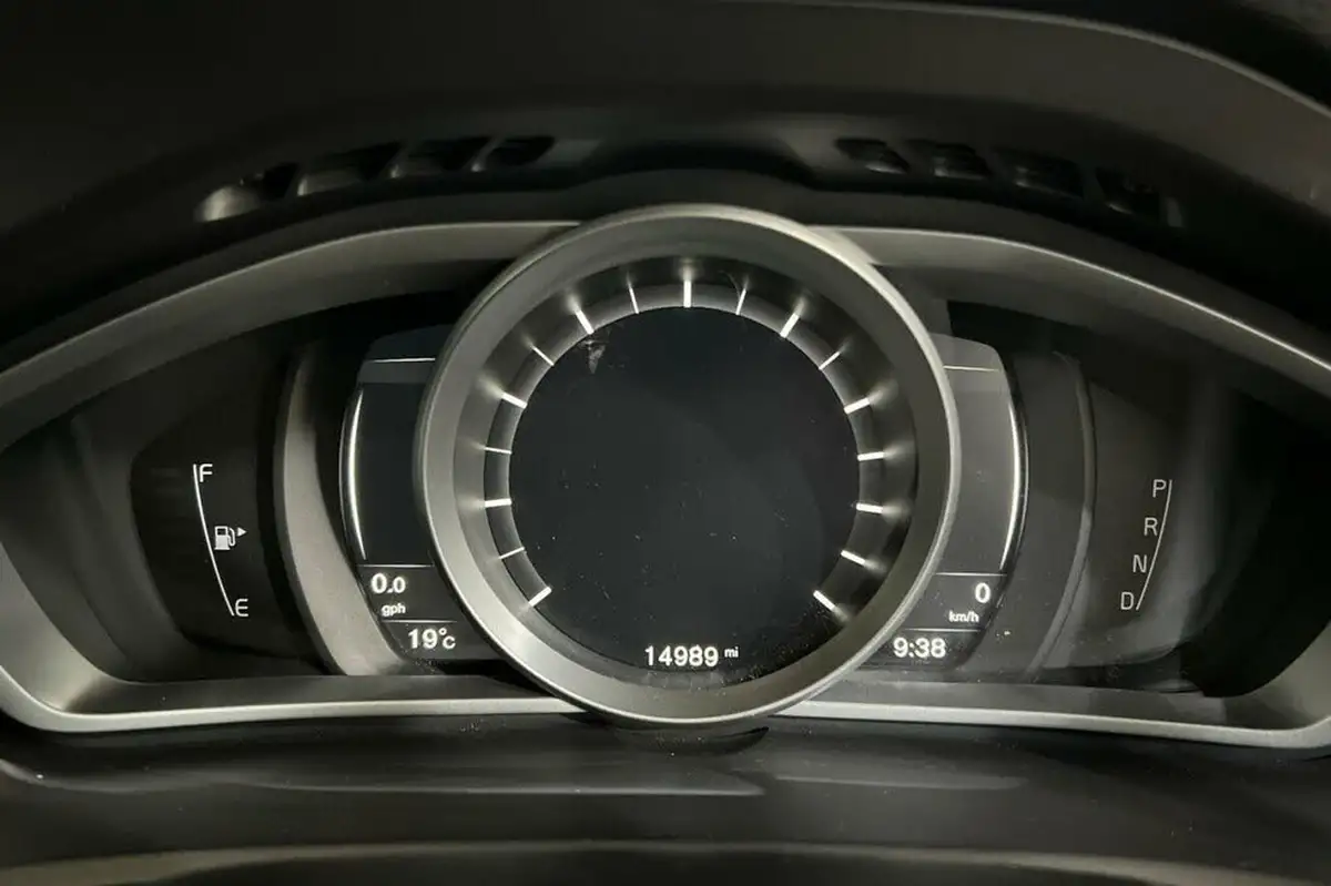 2018-volvo-v40-15-t3-r-design-nav-plus-big-13