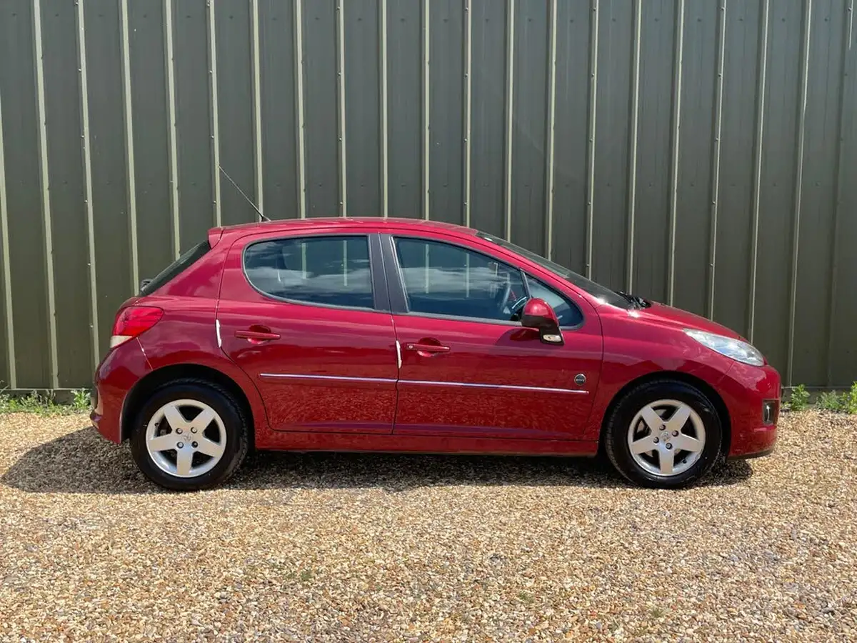 2010-peugeot-207-big-3