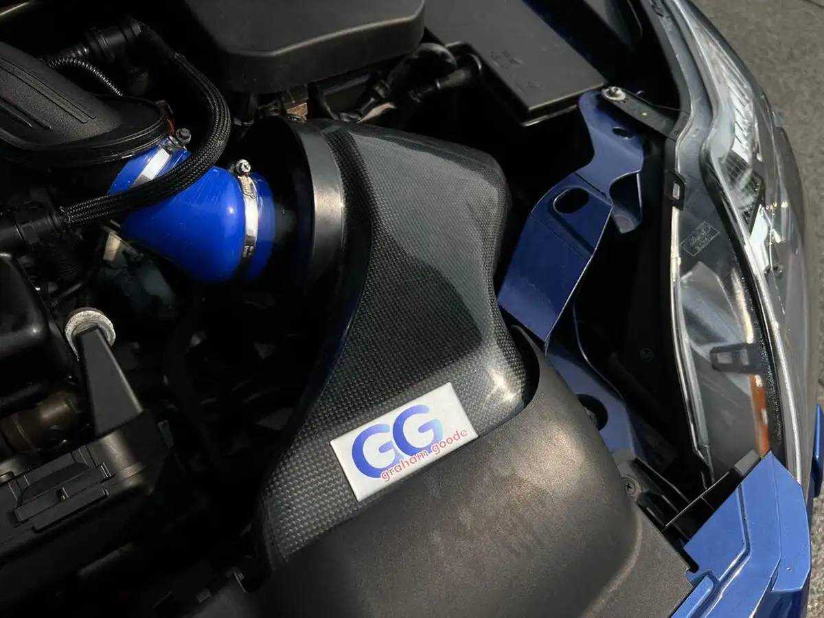 2010-ford-focus-25-rs-big-10